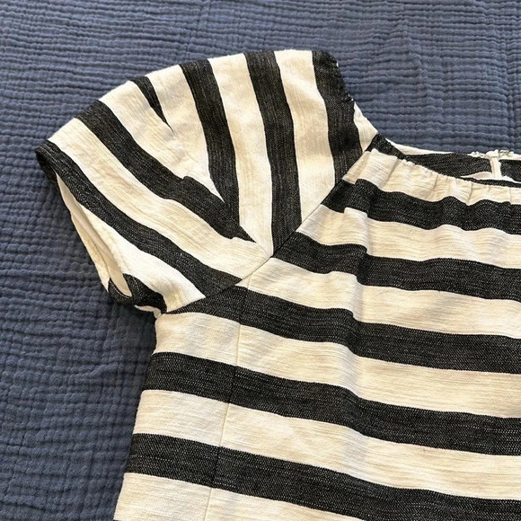 ANN TAYLOR Linen Blend Black and White Stripe Short Sleeve Blouse Size Small - Picture 3 of 7